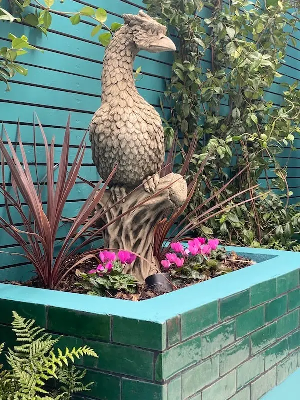 bird statue stoke newington